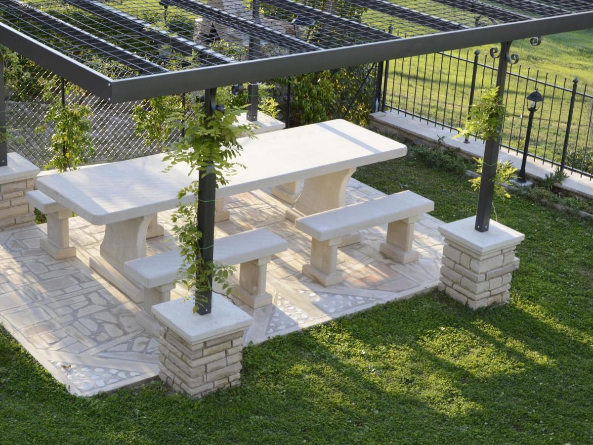 Belvilla By Oyo Graceful Apartment With Garden Petrella Guidi Ngoại thất bức ảnh